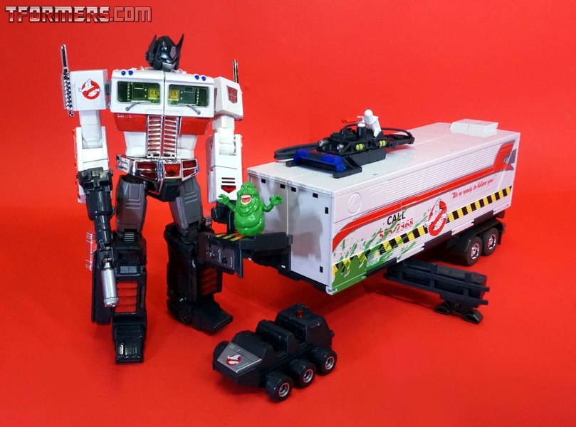 Sdcc 2019 Mp 10g Optimus Prime Ecto 35 Edition Unboxing  (34 of 55)